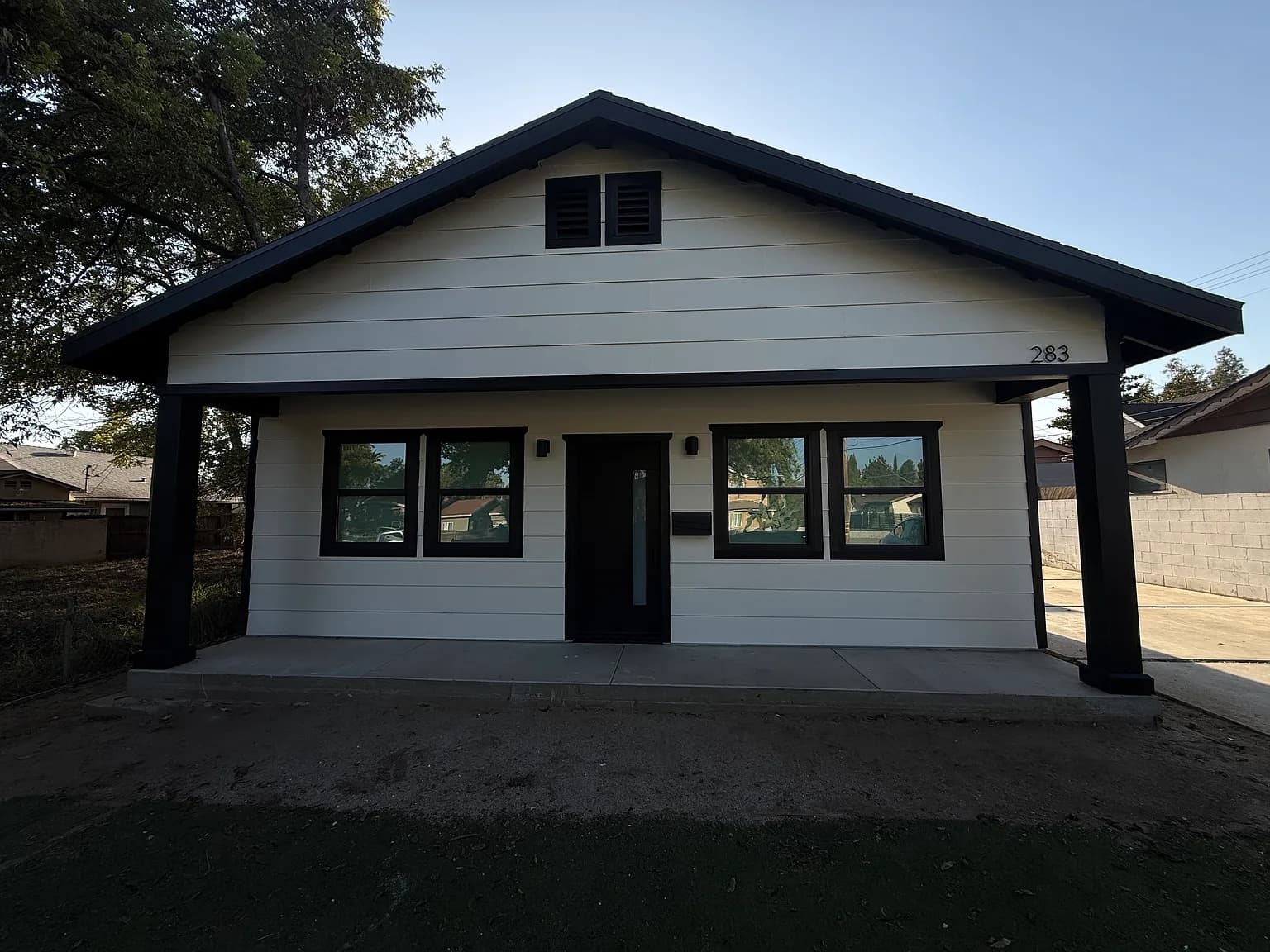 283 Lola — photo 1 of 9